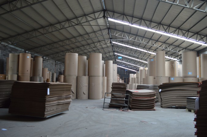 装卸纸板到指定地方