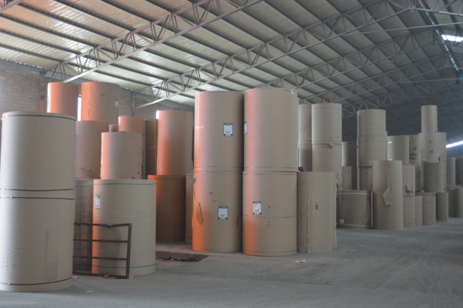 灰纸板仓库一角