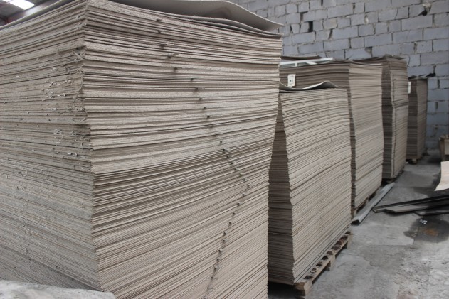 存放纸板的仓库