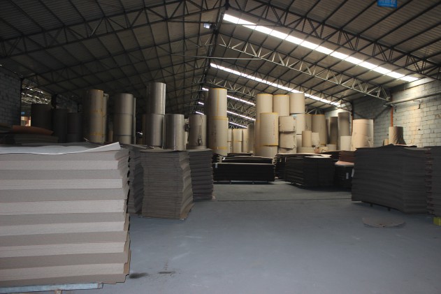 堆放纸板的地方