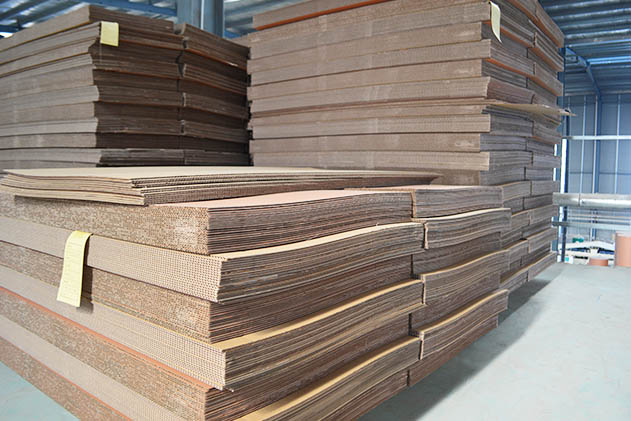 有技巧的堆放纸板